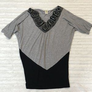 Ginger G Top Size Small S Gray Black Zipper Rose Neckline Shirt